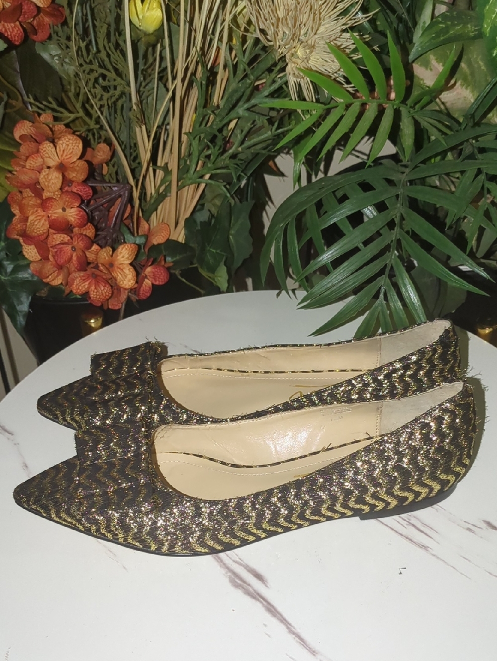 🔥SALE🔥Vintage Rowen Pointed Toe Glitter Flats in Black and Gold - Picture 5 of 7